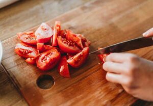 MEN’S HEALTH BENEFITS OF EATS TOMATOES